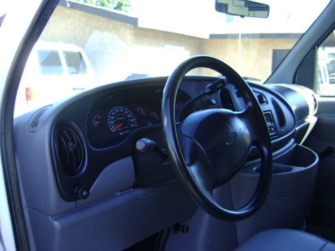 Used 1998 Ford E-250 and Econoline 250 image 8