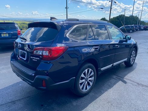 Used 2018 Subaru Outback 3.6R Touring image 6