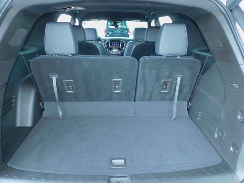 Used 2023 Chevrolet Traverse LT image 21