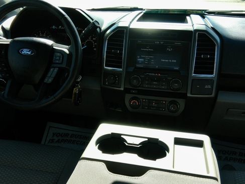 Used 2015 Ford F150 XLT image 39