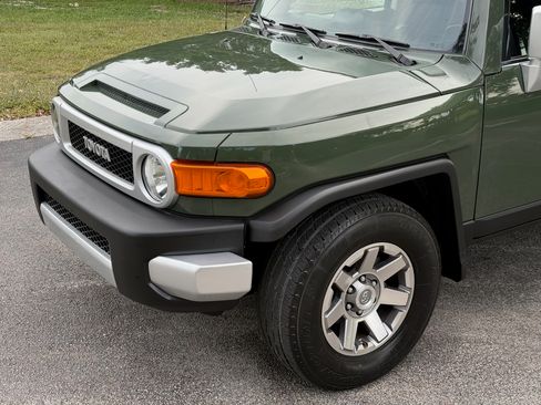 Used 2014 Toyota FJ Cruiser AWD/4WD image 25