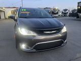 Used 2020 Chrysler Pacifica Limited image 3