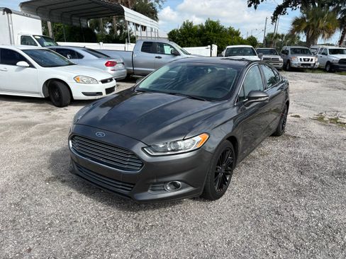 Used 2016 Ford Fusion SE FWD image 1