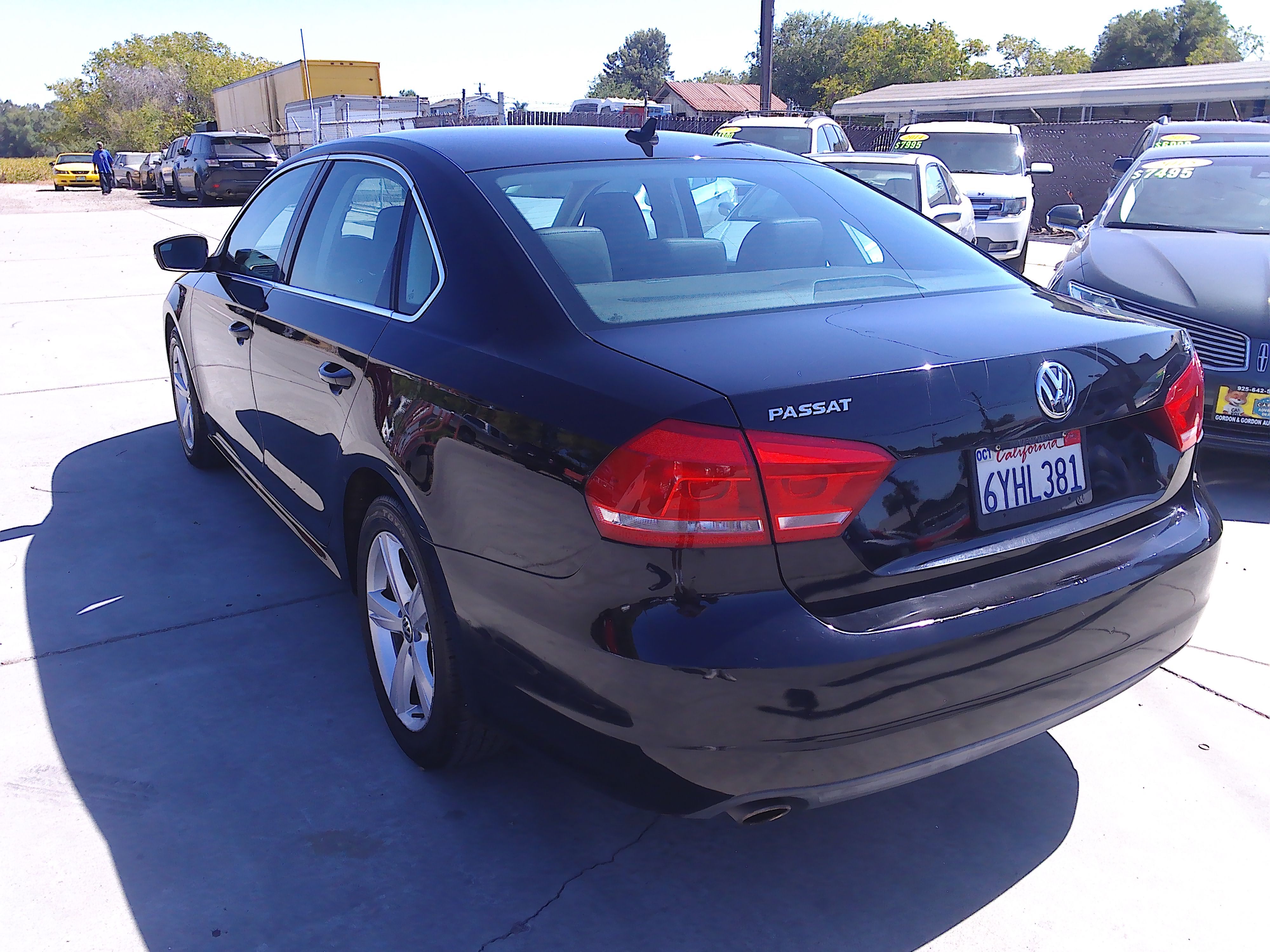 Used 2013 Volkswagen Passat SE FWD image 3