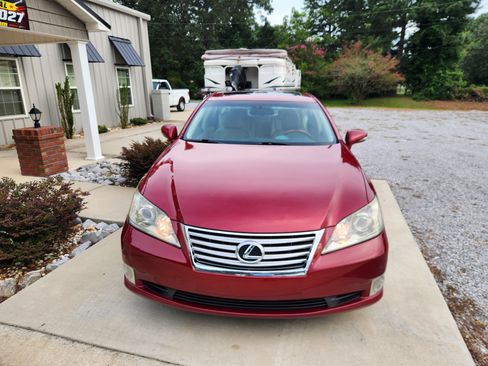 Used 2010 Lexus ES 350 w/ Luxury Package FWD image 2