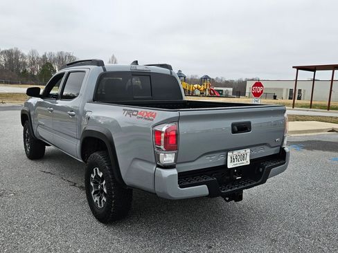 Used 2020 Toyota Tacoma image 3