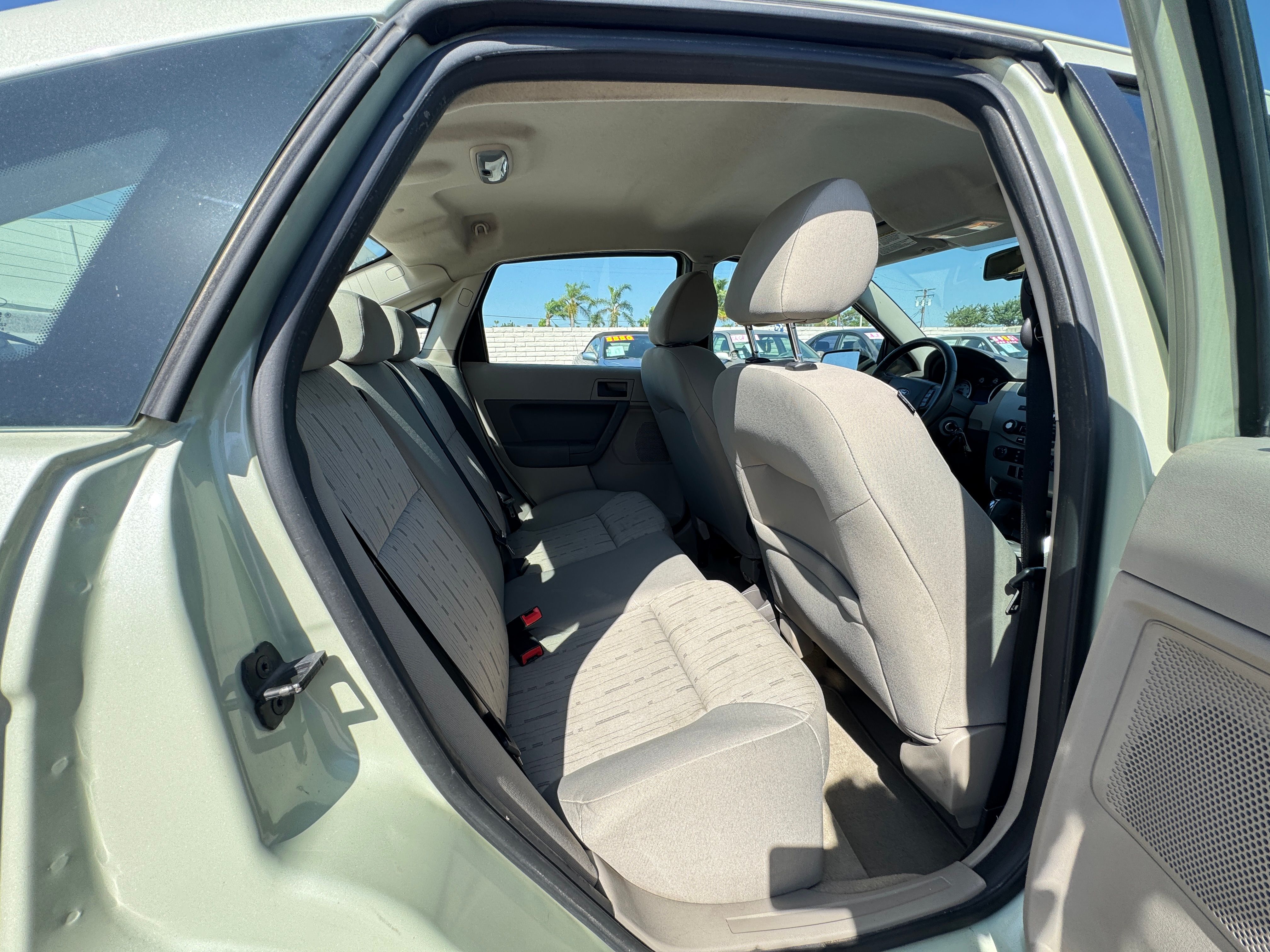 Used 2010 Ford Focus SE Sedan FWD image 18