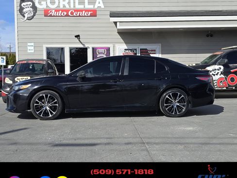 Used 2018 Toyota Camry SE image 4