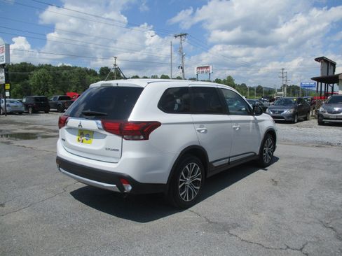 Used 2016 Mitsubishi Outlander 4WD ES image 6