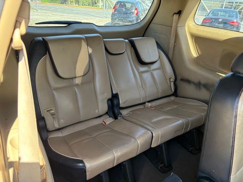 Used 2016 Kia Sedona LX image 10