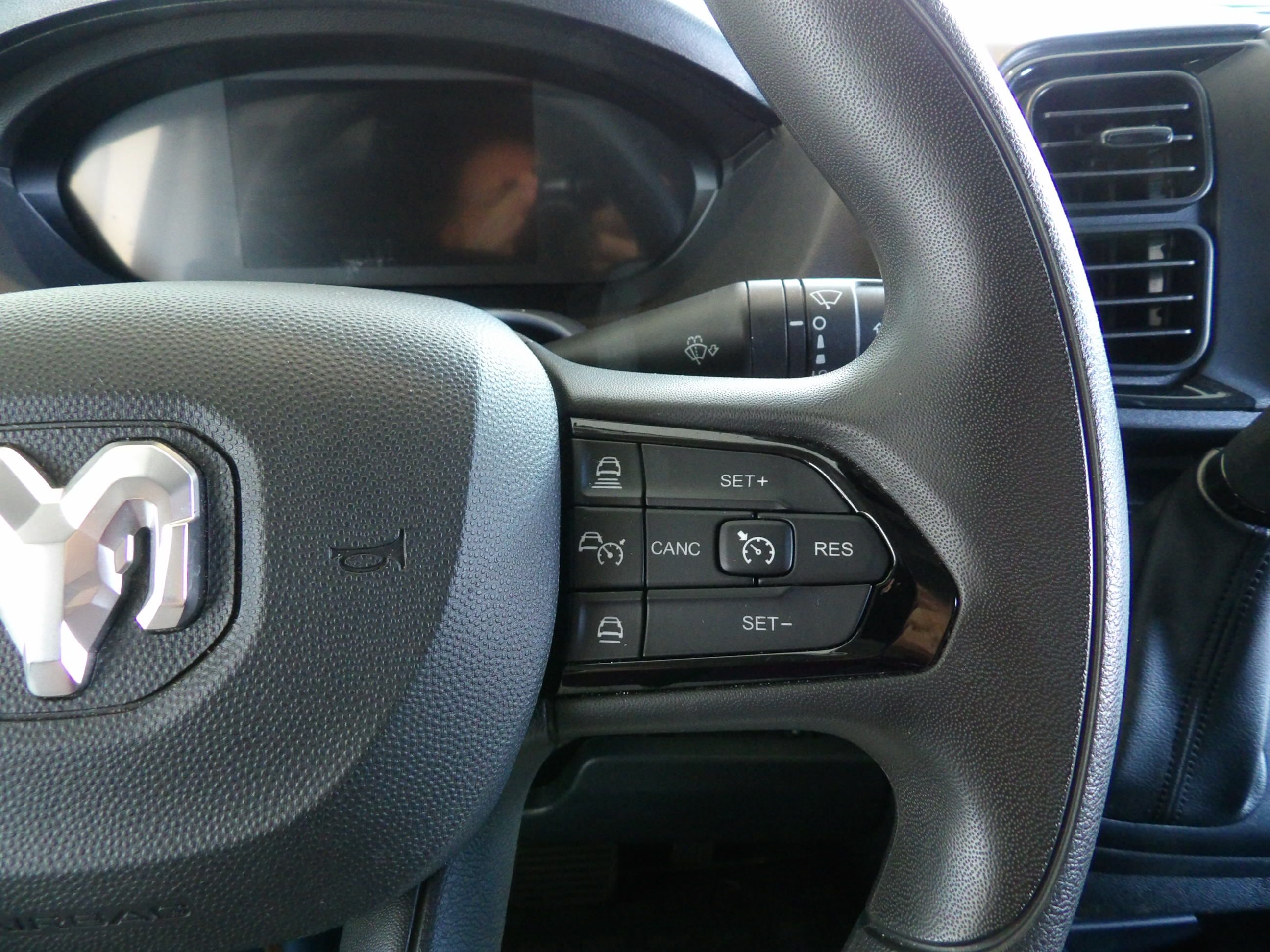 Used 2025 RAM ProMaster 2500 136 FWD image 8