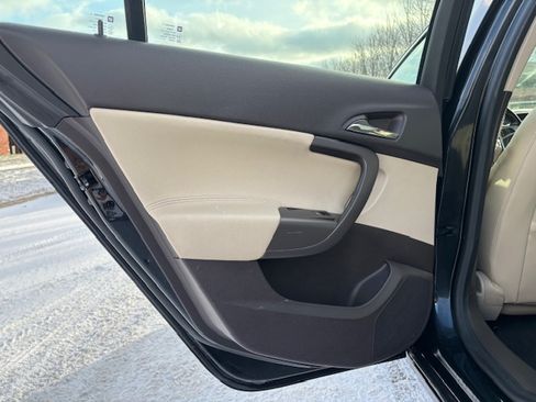 Used 2011 Buick Regal CXL image 11