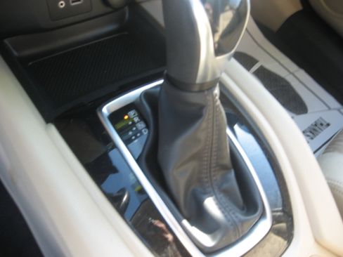 Used 2020 Nissan Rogue SV image 12