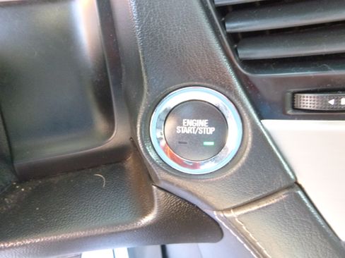 Used 2018 GMC Yukon Denali image 31