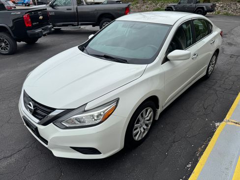 Used 2017 Nissan Altima 2.5 S FWD image 3