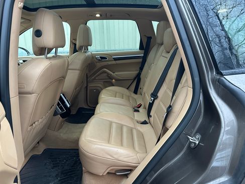 Used 2016 Porsche Cayenne image 30