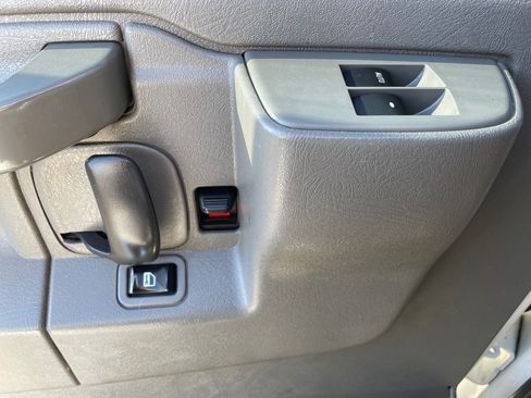 Used 2017 GMC Savana 3500 image 12