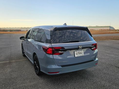Used 2024 Honda Odyssey Sport image 3