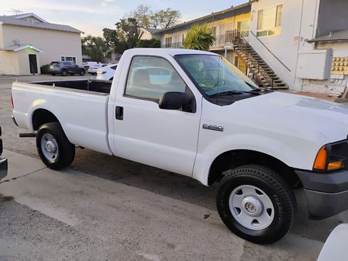 Used 2007 Ford F250 image 2