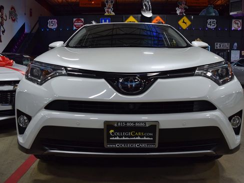 Used 2017 Toyota RAV4 FWD image 10