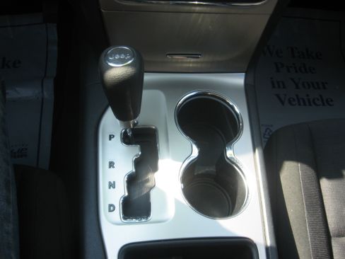 Used 2011 Jeep Grand Cherokee Laredo image 10