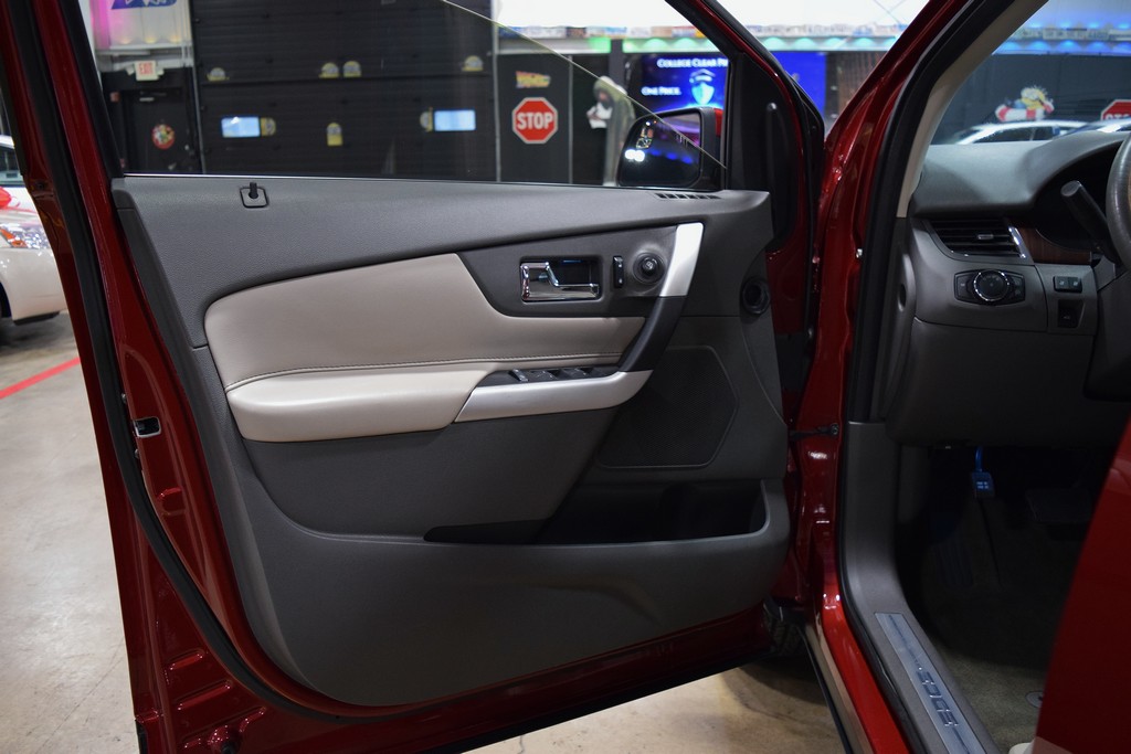Used 2013 Ford Edge Limited FWD image 29
