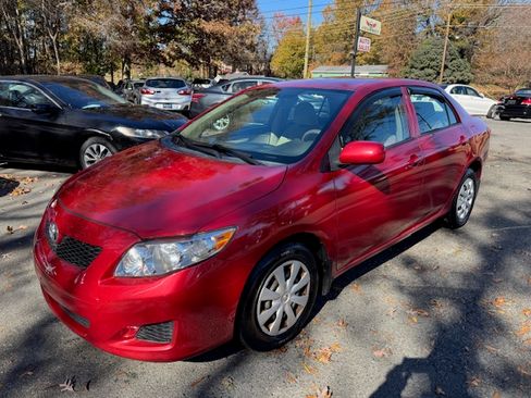 Used 2010 Toyota Corolla LE image 1