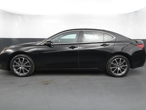 Used 2017 Acura TLX image 2