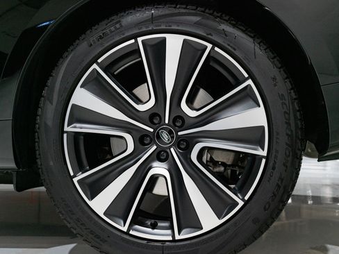 Used 2025 Land Rover Range Rover SE image 12