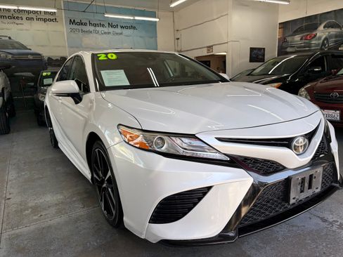 Used 2020 Toyota Camry XSE FWD image 1