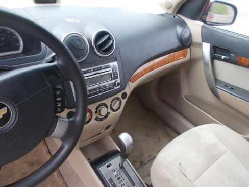 Used 2007 Chevrolet Aveo LT Sedan FWD image 8