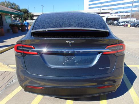 Used 2019 Tesla Model X image 5