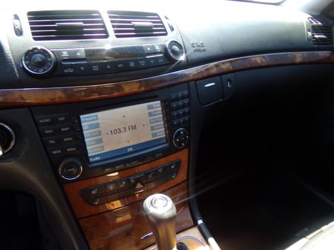 Used 2007 Mercedes-Benz E 550 Sport image 14