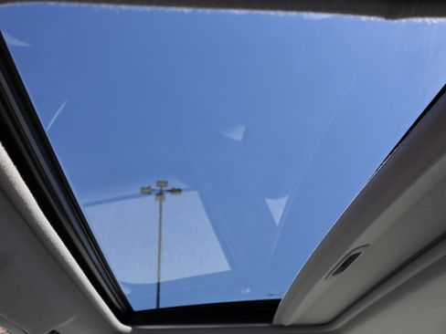 Used 2011 Toyota Camry XLE image 31