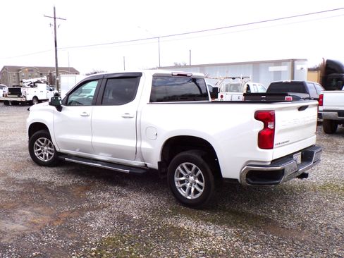 Used 2022 Chevrolet Silverado 1500 LT image 2