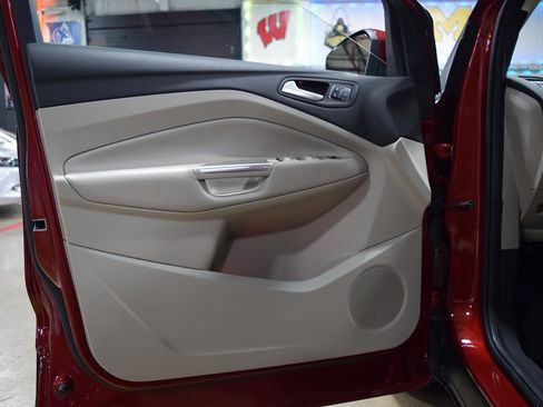 Used 2017 Ford Escape Titanium image 29