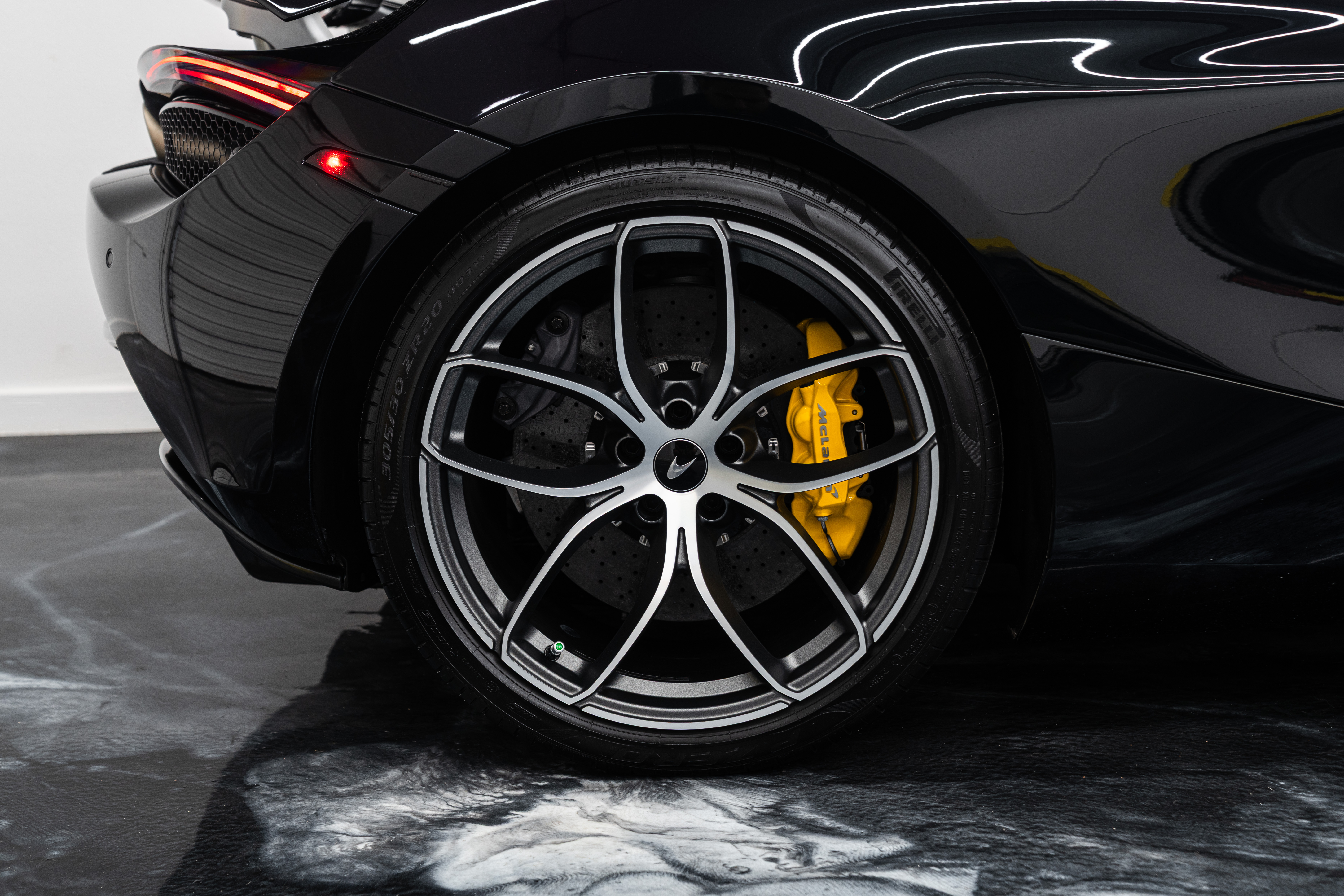 Used 2021 McLaren 720S Performance RWD image 30