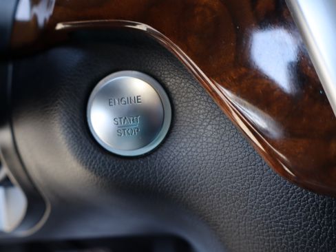 Used 2015 Mercedes-Benz GL 550 image 30