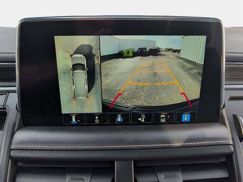 Used 2022 GMC Yukon XL SLT image 13