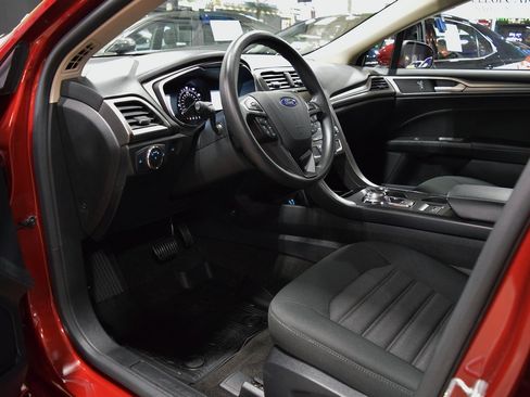 Used 2019 Ford Fusion SE FWD image 15