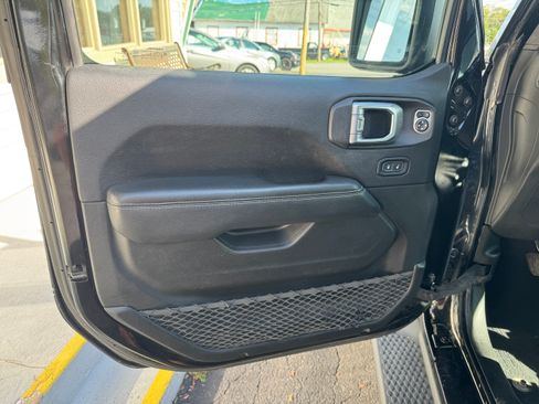 Used 2019 Jeep Wrangler 4WD Unlimited Sahara image 9