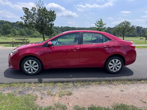 Used 2015 Toyota Corolla LE image 22
