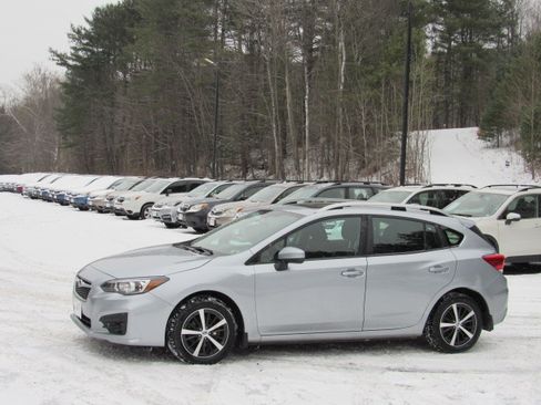 Used 2019 Subaru Impreza 2.0i Premium image 3