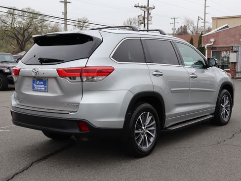 Used 2017 Toyota Highlander XLE image 8