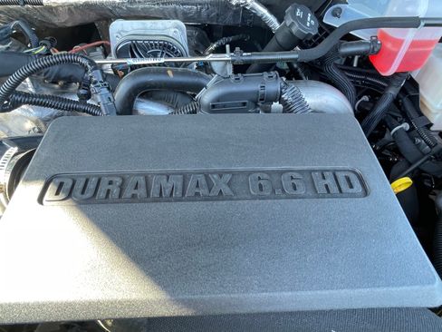 Used 2025 Chevrolet Silverado 2500 High Country image 9