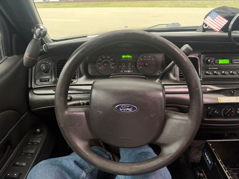 Used 2011 Ford Crown Victoria Police Interceptor RWD image 17
