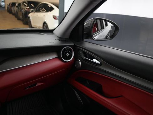 Used 2019 Alfa Romeo Stelvio Ti image 23