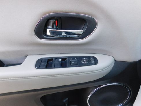 Used 2017 Honda HR-V EX image 10