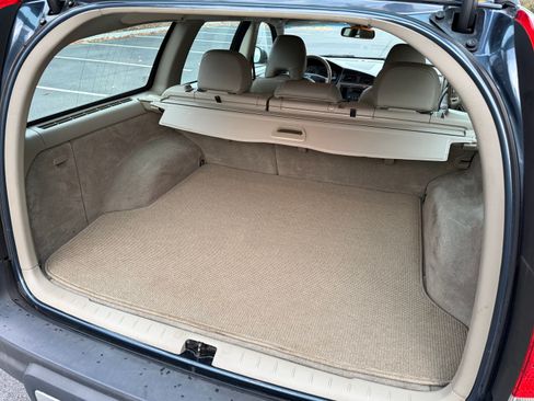 Used 2005 Volvo XC70 image 40