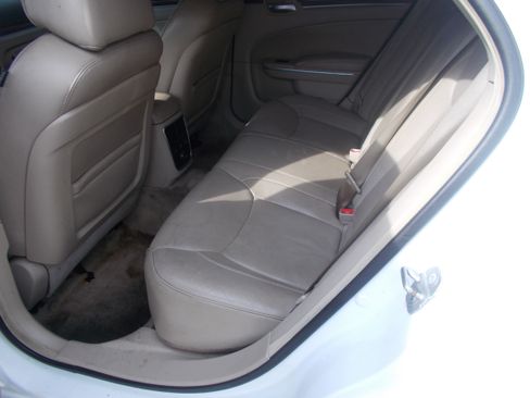 Used 2011 Chrysler 300 Limited RWD image 8
